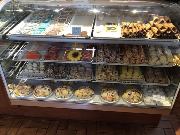Traub's Bakery: 1020 Lincoln Avenue, Prospect Park, PA 19076